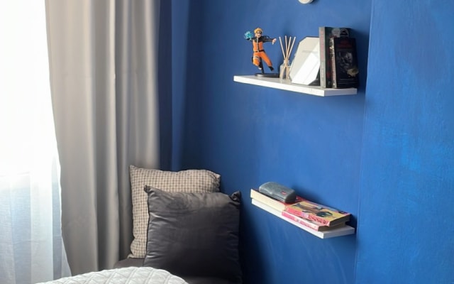 Quarto perto de meios de transporte