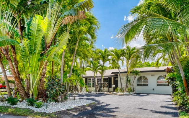 NEW! Tropical Oasis/Luxury Villa 5 min to BEACH