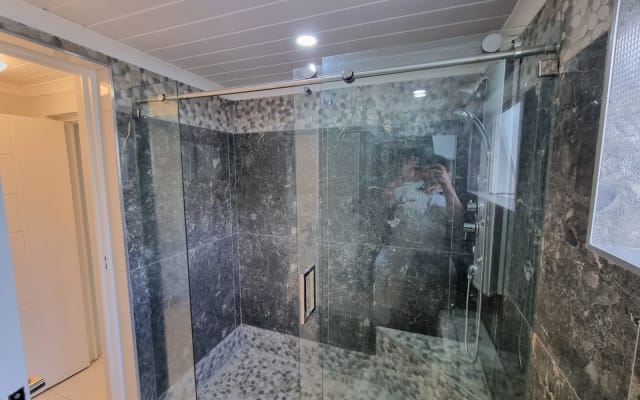 APARTAMENTO MODERNO COM UM QUARTO.
