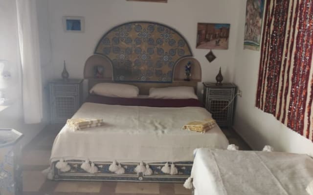 Suite grande, magnifica e discreta in una guest house a Medina