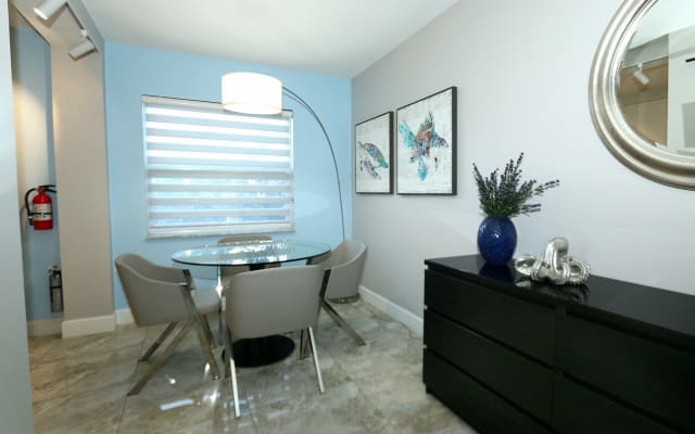 Middle River Landing: Garden View Apartment