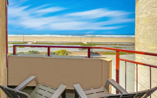  OCEANFRONT UPSCALE condo,  balcony, elevator, VIEW
