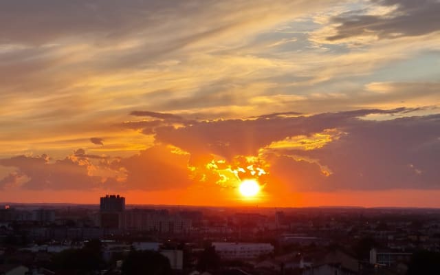 Chambre dans un bel appartement avec vue.