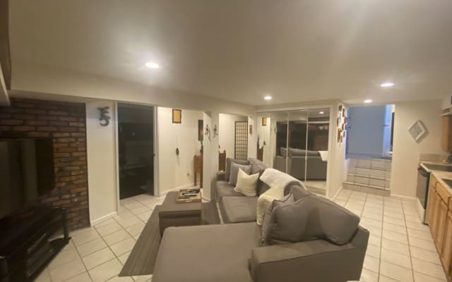 Quite and comfy 1 bedroom w/ gym inside unit & private parking outside