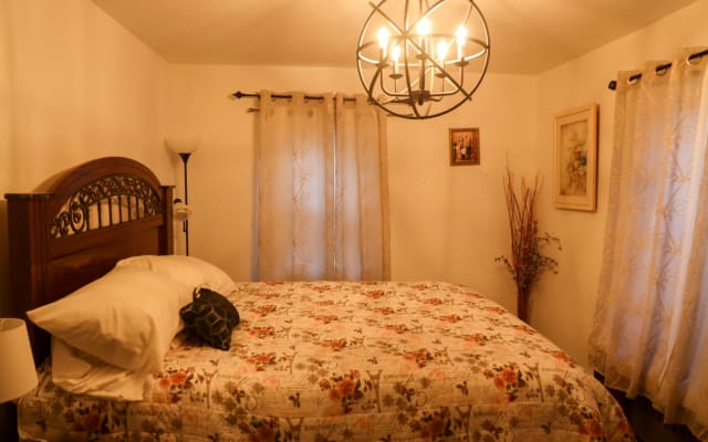 Cozy apartment close to Newark airport.