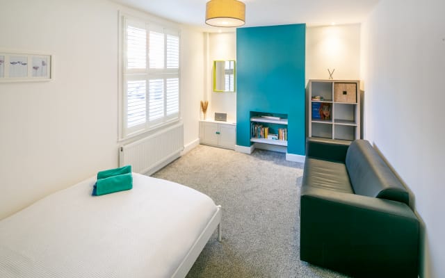 The Railway Inn - Private Sauna, JACUZZI Bath / NETFLIX / FAST WIFI