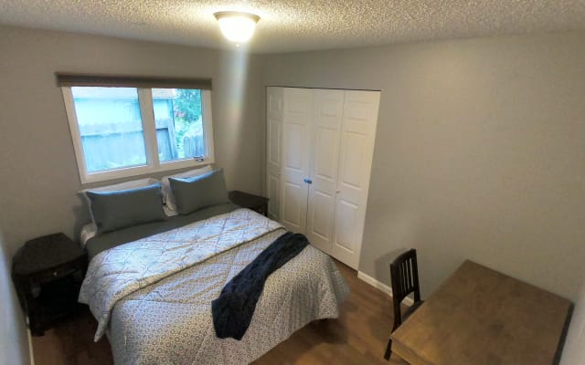 COZY PRIVATE ROOM NEAR AIRPORT FREE PARKING