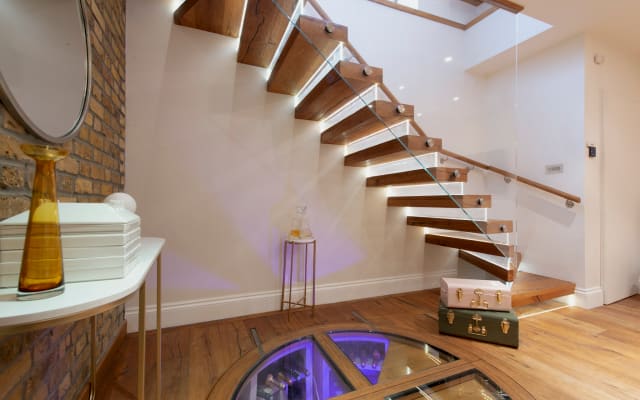Amazing property just for you in Soho, London! The Best Gay location!