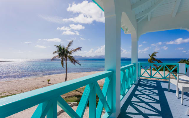 Appartement de 2 chambres, plage isolée et vues spectaculaires !