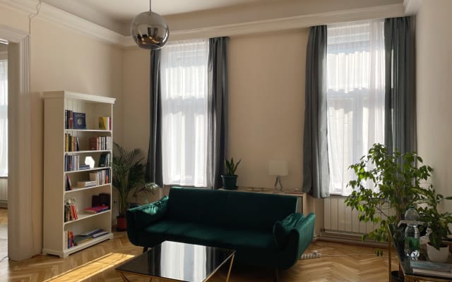 Privatzimmer in geräumiger Wohnung im Zentrum von Budapest