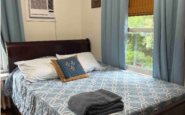 Rooms near Village of Patchogue & train to NYC, beach ferries seasonal