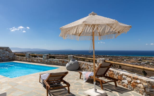 Room in a house with a superb view and swimming pool.