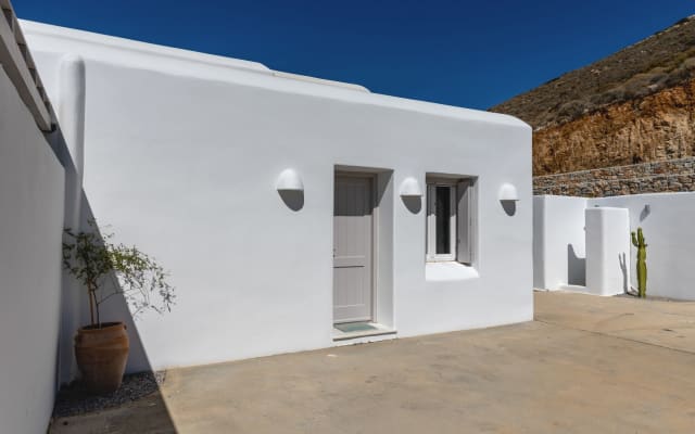 Room in a house with a superb view and swimming pool. - Picture 16