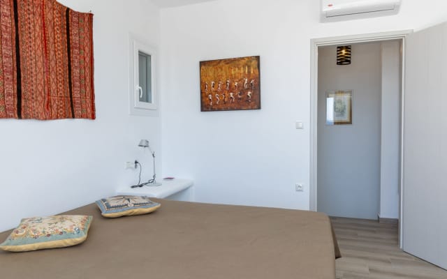 Room in a house with a superb view and swimming pool.