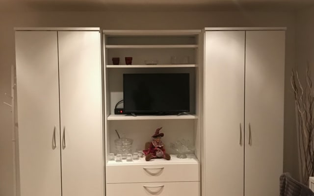 Miete schönes großes Zimmer