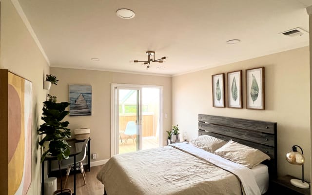 Paris room with private sunroom near Campbell downtown