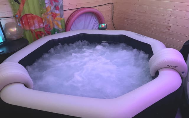 Chambre privée avec salle de bain privée dans une maison confortable