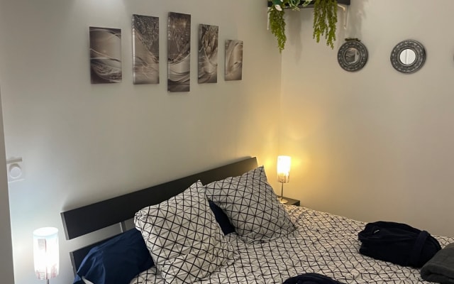 Chambre privée avec salle de bain privée dans une maison confortable