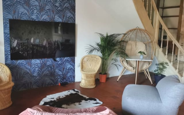 CARRÉ DE DAMES com jacuzzi e jardim