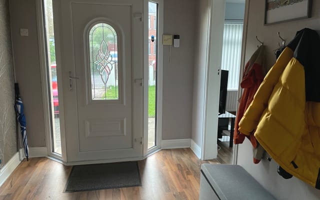 Modernes Doppelzimmer mit Aussicht in einem historischen Haus. - Foto 6