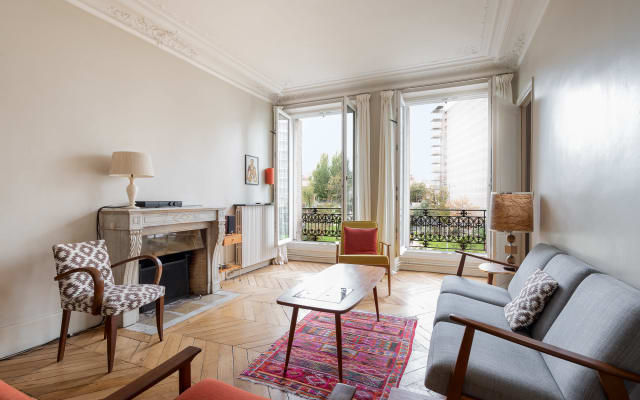 Camera con vista sul giardino in un appartamento Haussmann - Parigi 10
