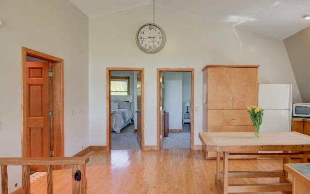 Barn at Avon Acres-Spacious Country Escape