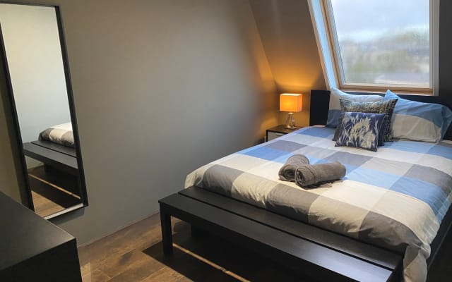 LIVE LIKE A LOCAL:  Modern, large, trendy room in de Pijp