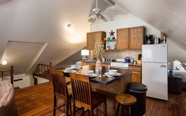 Beste Lage! Komfortable Bardstown Loft! - Foto 6
