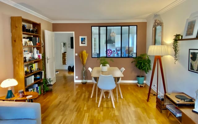 Quarto confortável num apartamento tranquilo