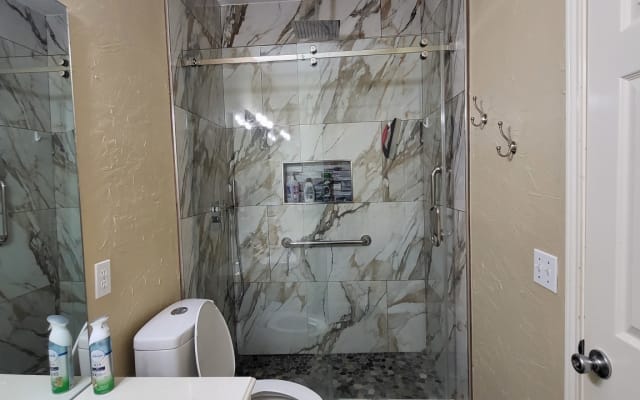 Clean and safe place close to DFW Airport (Room 1)