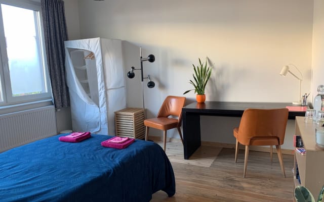 Chambre confortable dans un quartier calme à proximité de la ville