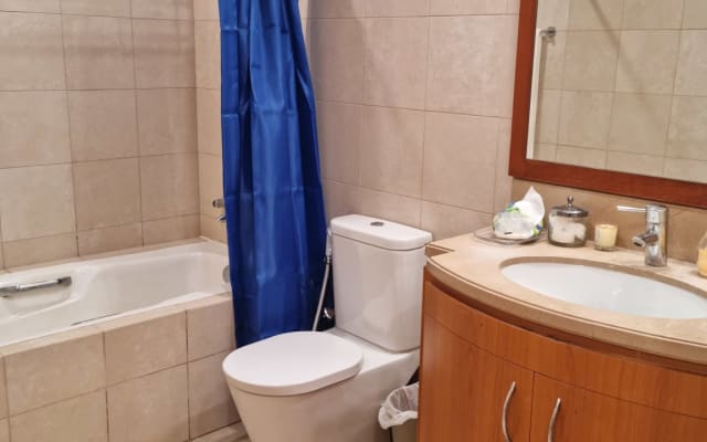 Apartamento acolhedor com piscina, ginásio e acesso à praia