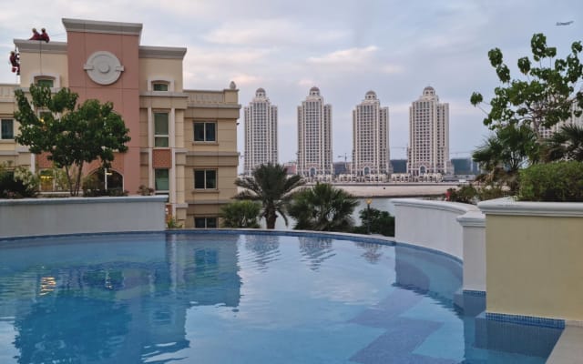 Cozy apt with pool, gym, beach access - Picture 8
