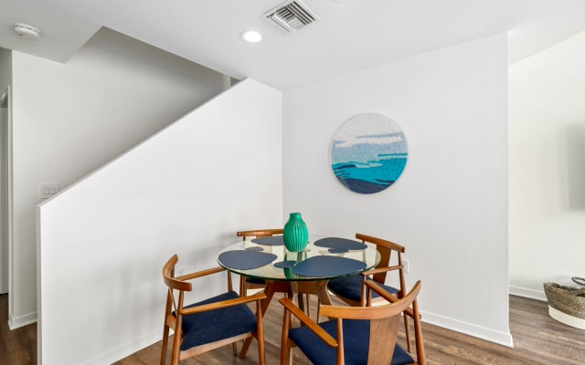 "Flamingo" Rare Find 2Bedroom 2bath Marina Del Rey