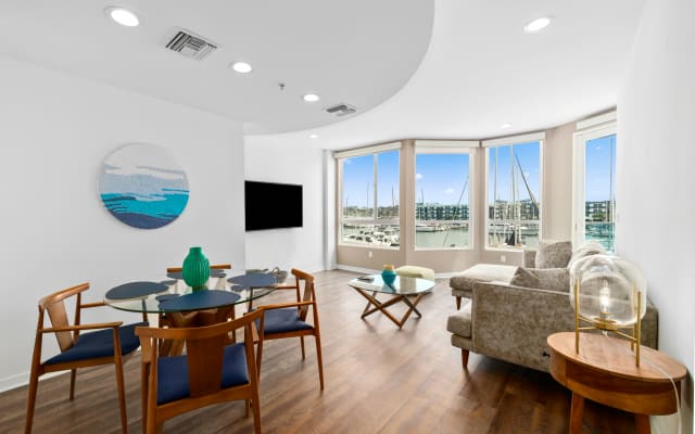 "Flamingo" Rare Find 2Bedroom 2bath Marina Del Rey