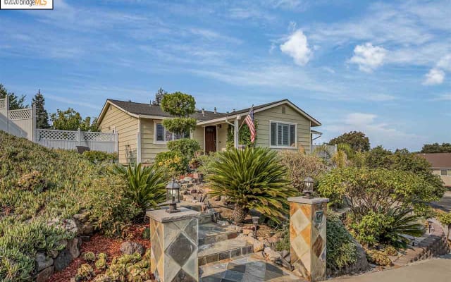 Large quiet, relaxing, safe, clean Gay owner-occupied home close to SF
