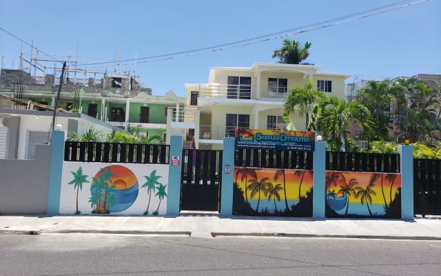 2 bed, gorgeous, spacious *400 sq ft, newly renovated ground floor apt