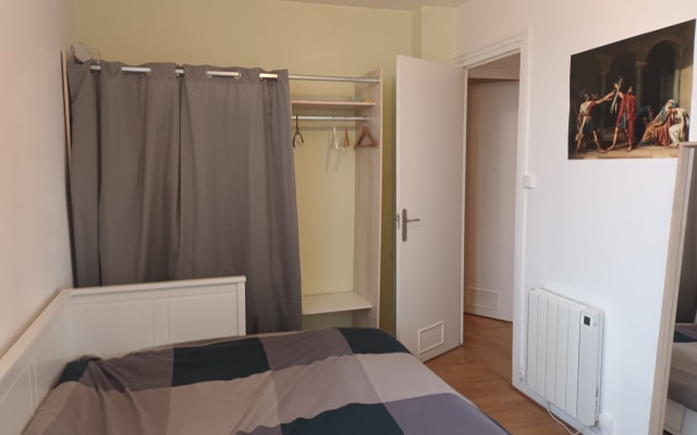 Quarto em apartamento perto da promenade bonnets rouges