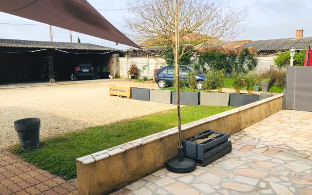Renovated farmhouse with large garden/pool/Jacuzzi