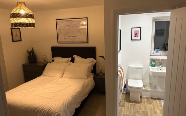 Camera En-suite Burry Port