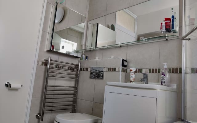 Beachfront Double Room in Trendy Sea Point, Stunning Views - Picture 16