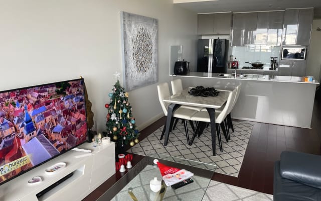 One Bedroom (Queen Bed) with own toilet  Wolli Creek