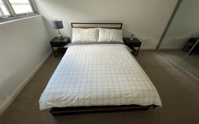 Una camera da letto (letto matrimoniale) con servizi igienici propri...