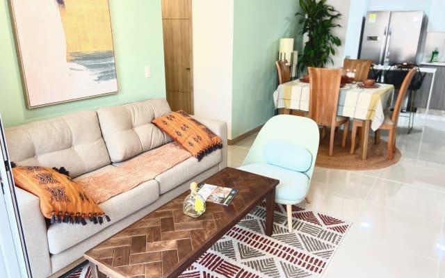 Medellin, Envigado, King Size, 3bd, 2bth, Sleeps 6, Great location.