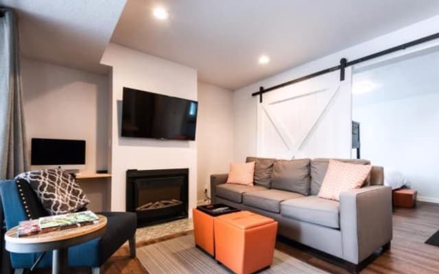 Heart of Park city Hot Tub Deck & Parking 2/2 Sleeps 6