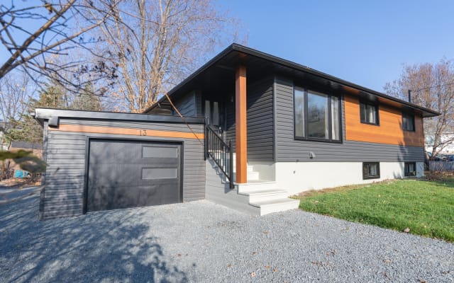 Bungalow moderne et rénové au bord du lac Minnow, Sudbury, ON