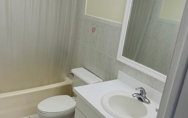 Baño bonito, fresco y cómodo