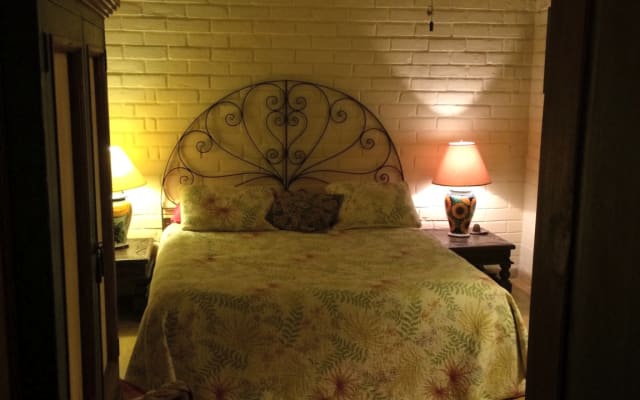 Casa de tijolo Adobe espanhola clássica com 4 quartos e 3 casas de...