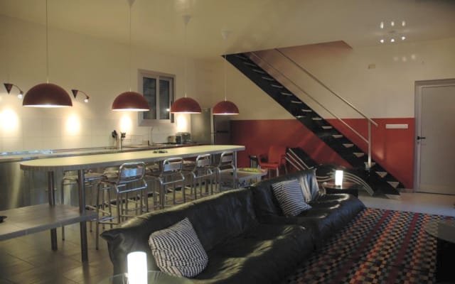 Bella villa in 1 tenuta di 2200m2 confinante con la spiaggia e il...