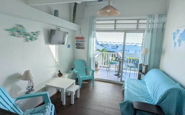 Duplex Blumarines" climatizzato con vista sulla piscina e sul porto...